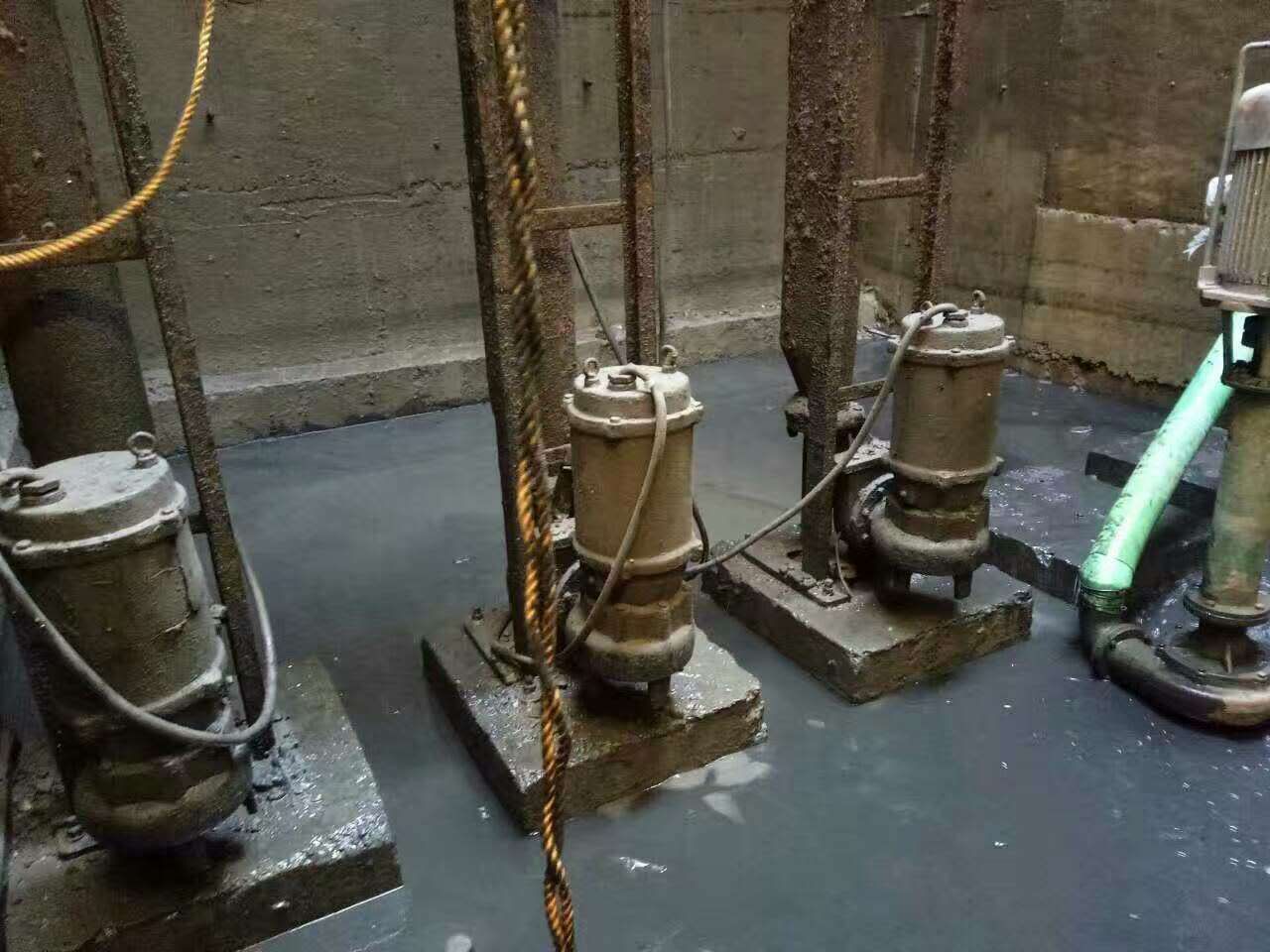 永顺污水池清理